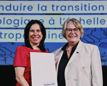 La ministre déléguée aux Transports et ministre responsable de la Métropole et de la région de Montréal, Mme Chantal Rouleau et la présidente de la Communauté métropolitaine de Montréal, Mme Valérie Plante