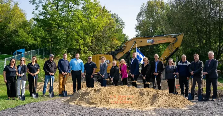 Pelletée de terre pour le début des travaux de prolongement du Parc régional linéaire La Route des Champs à Richelieu