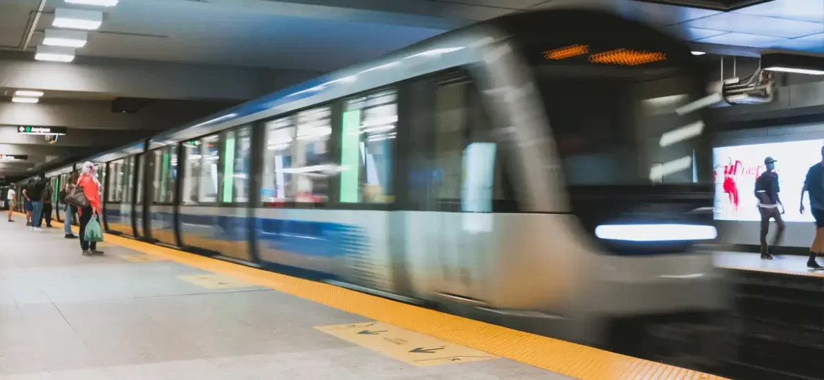 Usagers du transport en commun - Station du métro de Montréal